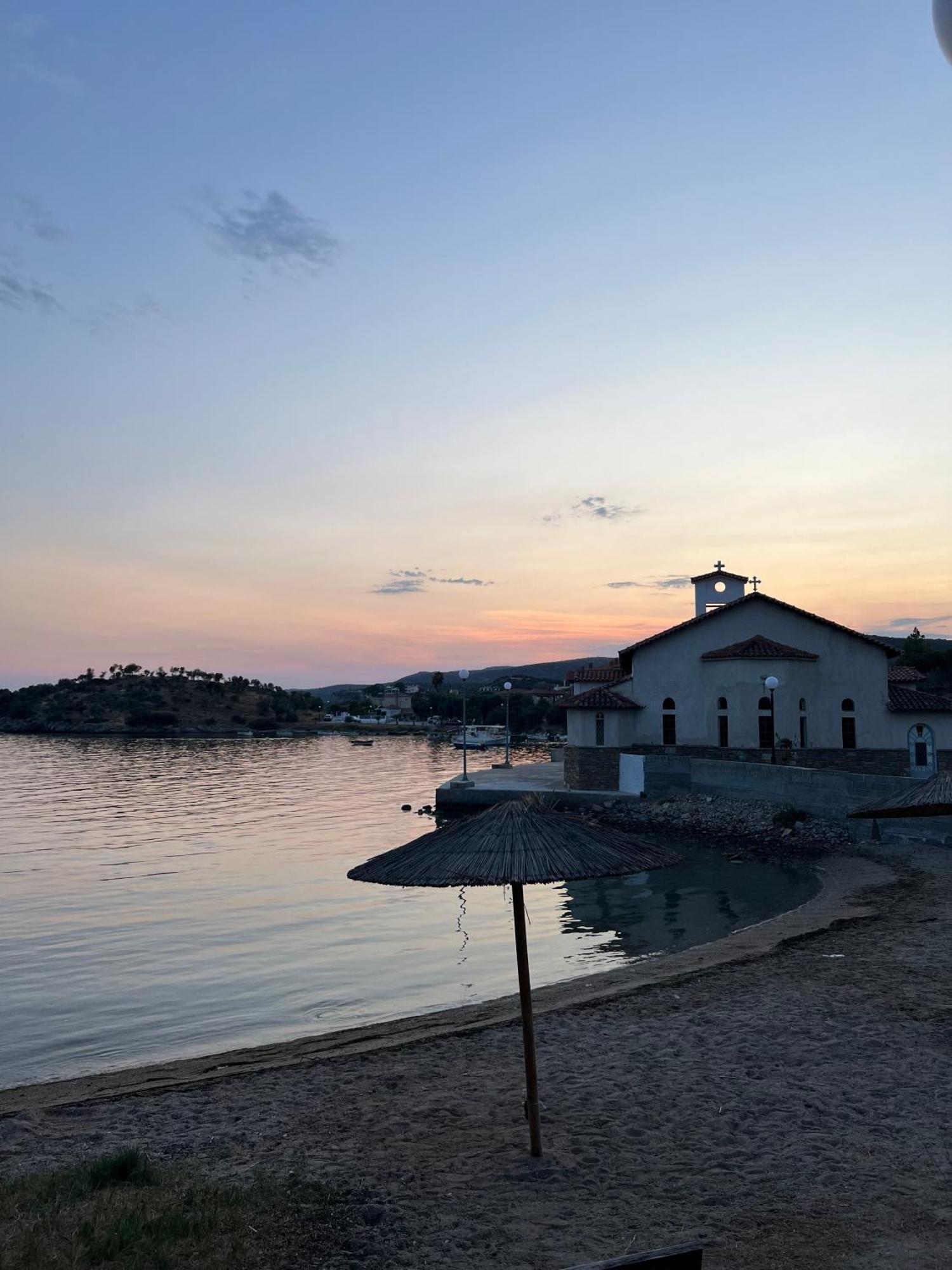 Aiolos Seaside Apartment Marathos  Exterior photo