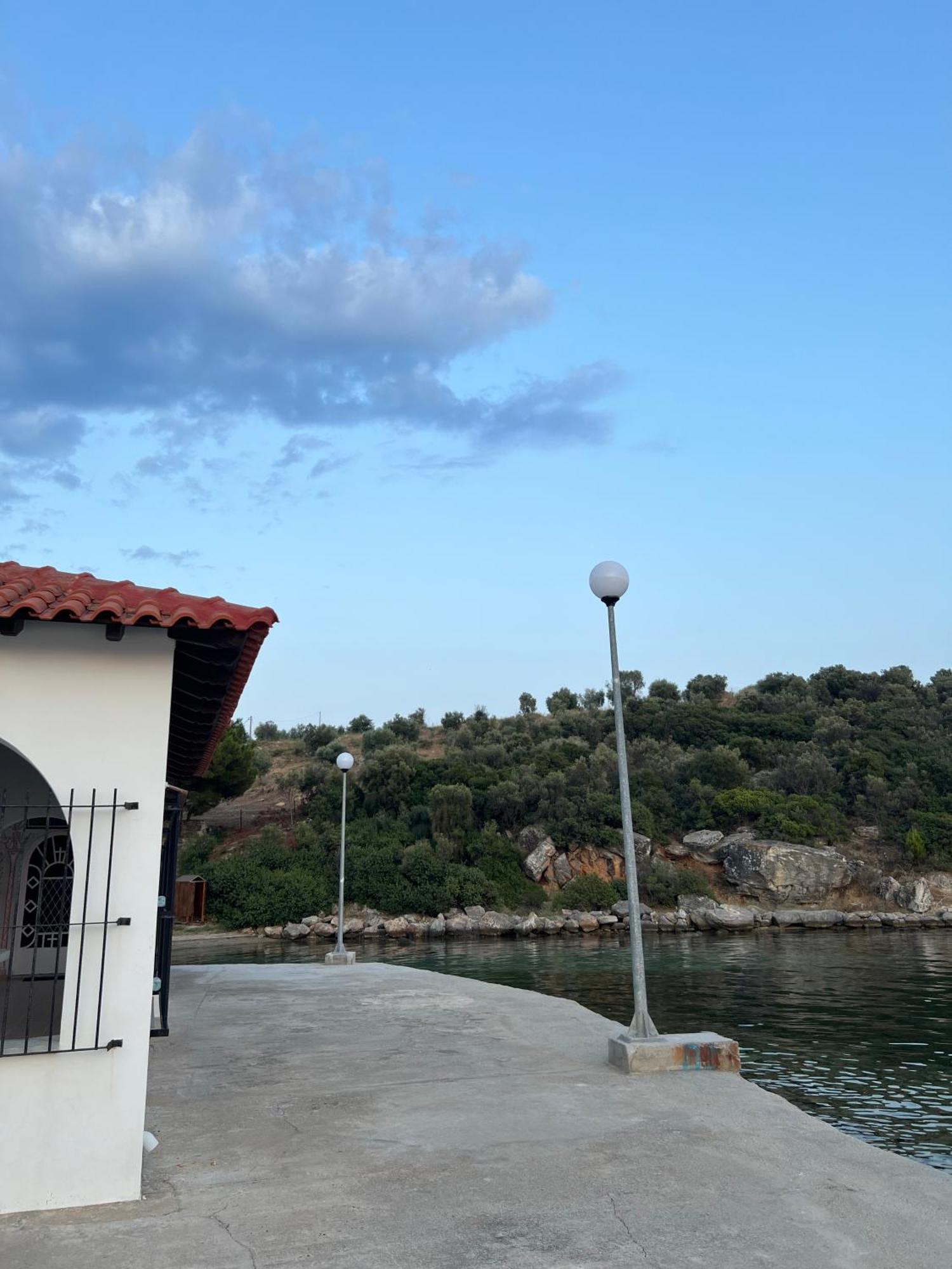 Aiolos Seaside Apartment Marathos  Exterior photo